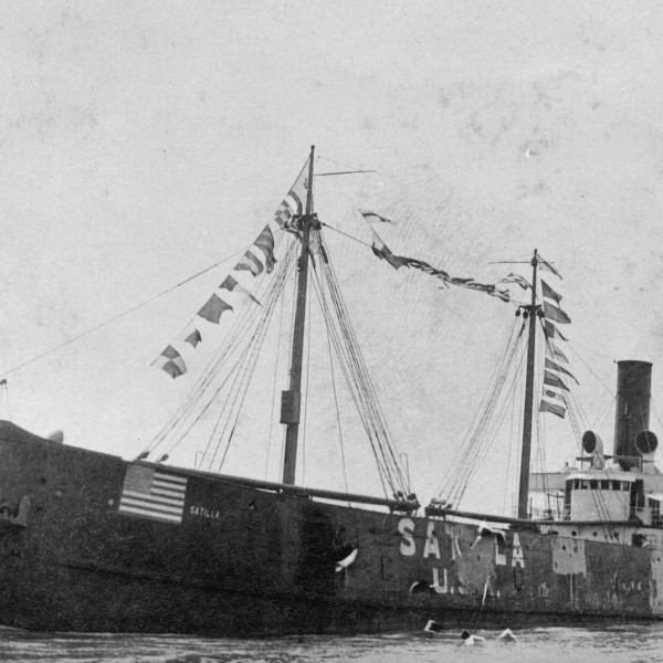 File:Ship on body of water.jpg