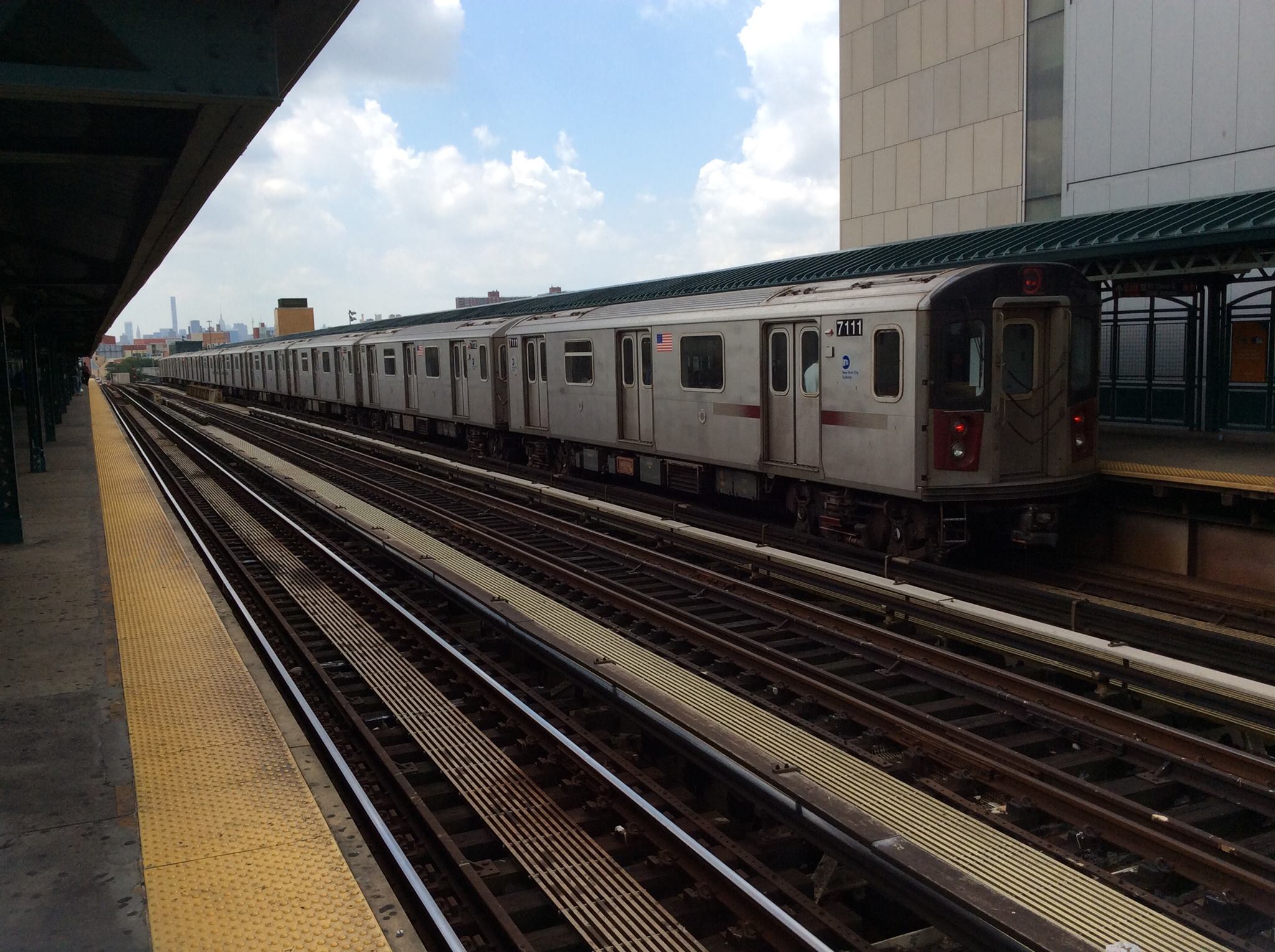 File:R62 4 Train @ 161st Street-Yankee Stadium 2021.jpg - Wikimedia Commons