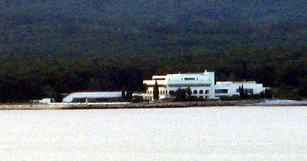 File:Todor Zhivkov`s residence on the Black Sea beach.jpg