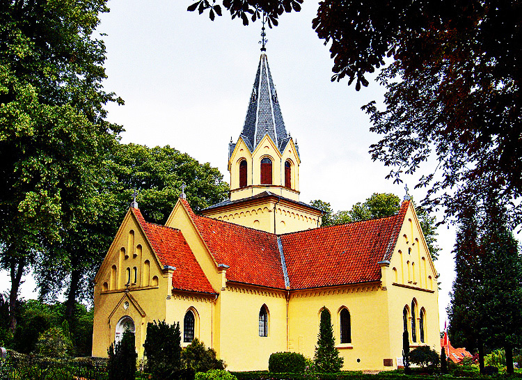 File:Tranekær kirke (Langeland).JPG