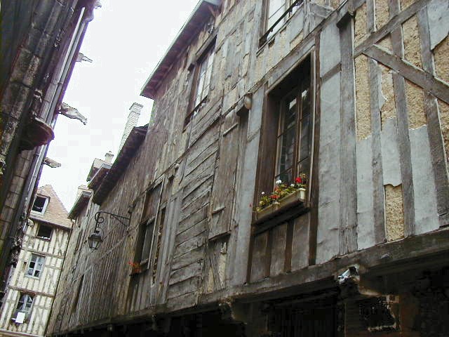 File:Troyes rue.jpg