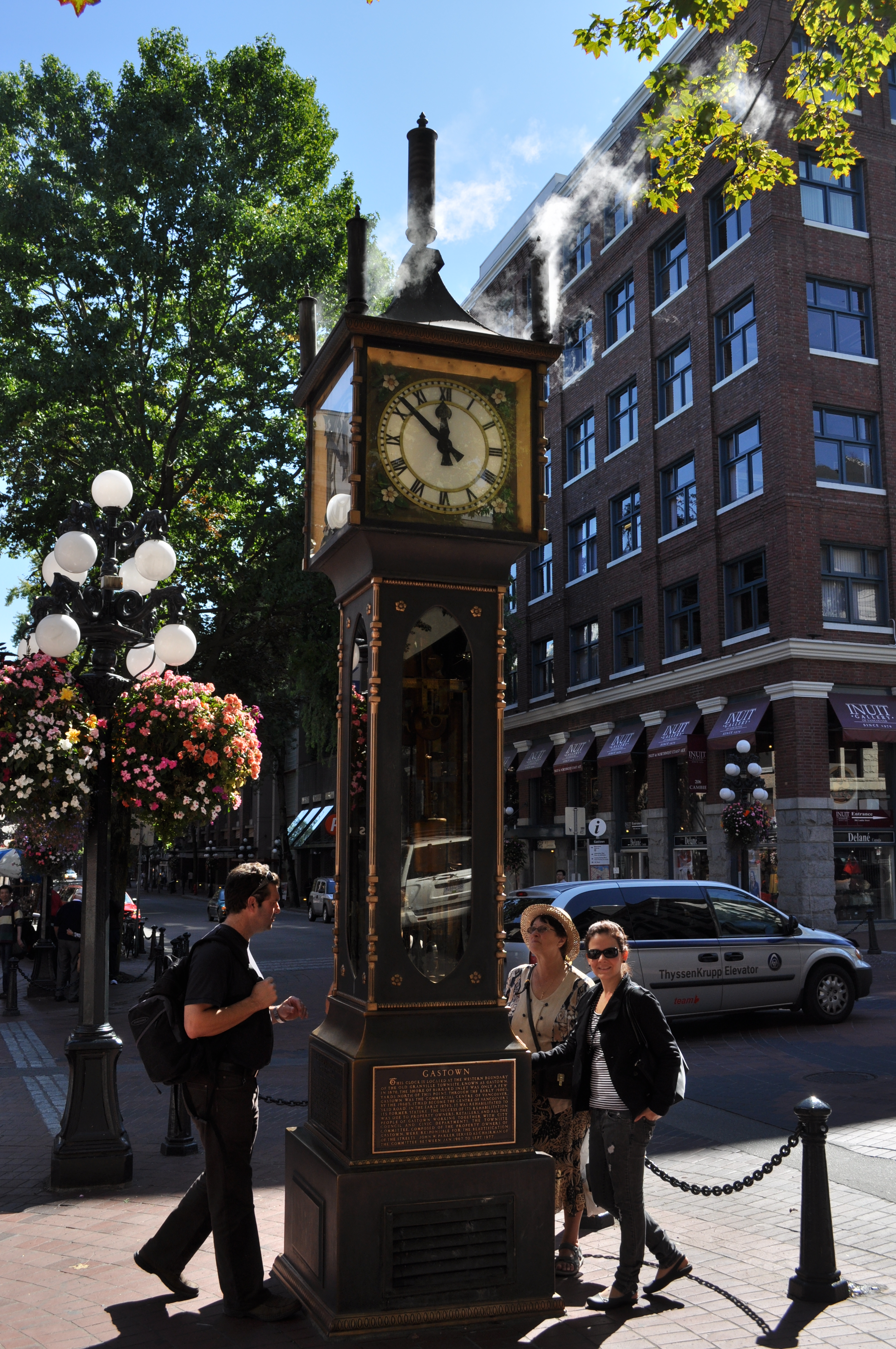 Часы канада время. Гастаун Ванкувер. Знаменитые часы Ванкувер. Steam Clock in Vancouver.