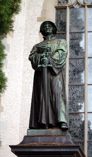 File:Zwingli statue.jpg