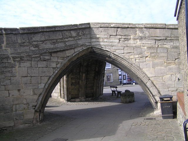 File:14th century triangular bridge, Crowland - geograph.org.uk - 232002.jpg