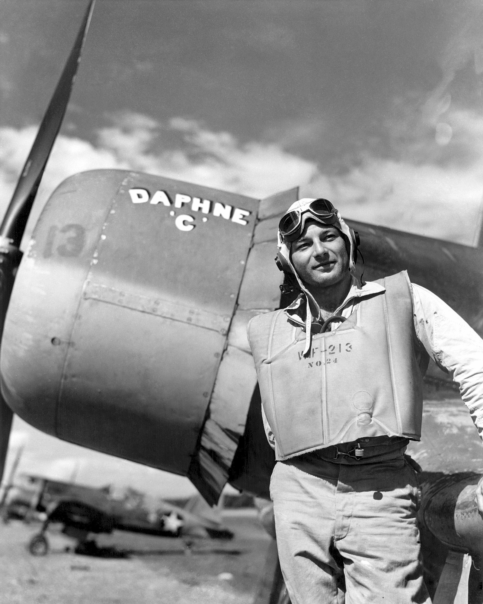 1/48 - Chance Vought F4U-1 et 2 Corsair "Birdcage" - Hobby Boss et Tamiya  1st_Lieutenant_James_N._Cupp_%28USMC%29_of_VMF-213_on_Guadalcanal_in_June_1943