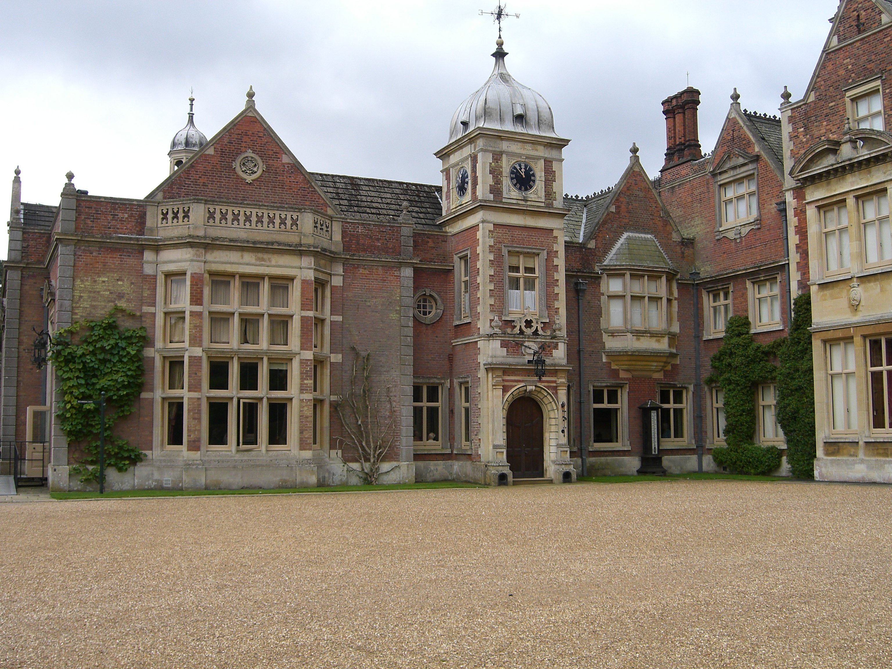 Сандрингемский дворец. Сандрингем. Sandringham House. Сандрингемском Дворце. Церковь в Сандрингеме.