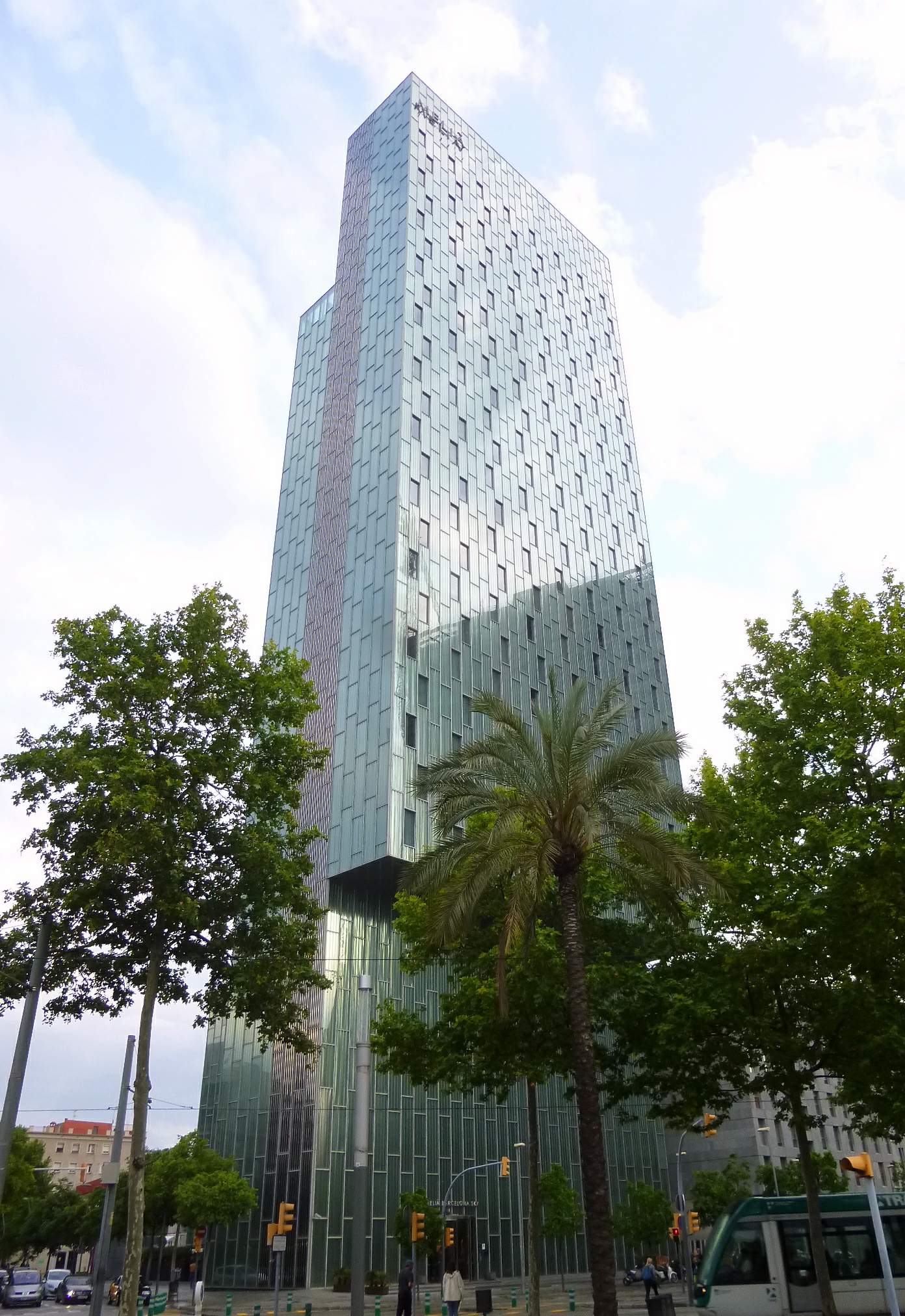 File:Barcelona - Hotel Meliá Barcelona Sky (rascacielos ...