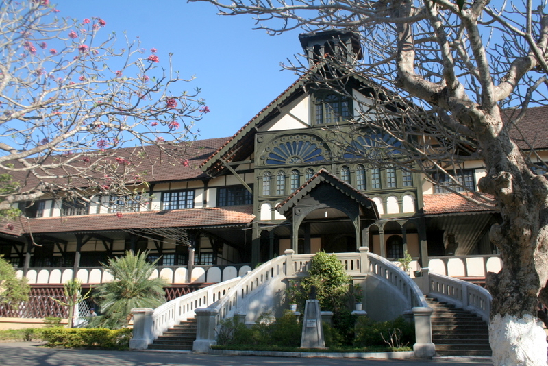 File:Bishop of Kontum Building, Kon Tum City, Viet Nam.jpg