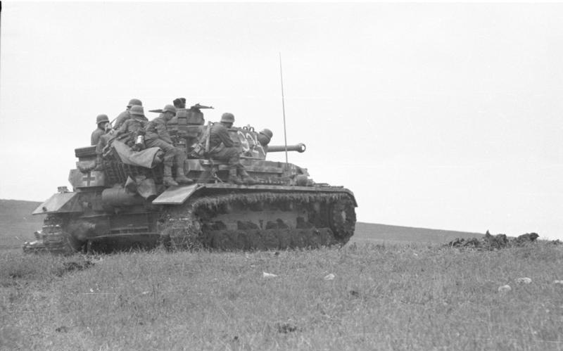 File:Bundesarchiv B 145 Bild-F016223-0024, Russland, Krim, Panzer IV im Einsatz.jpg