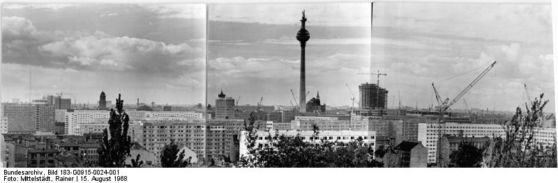 File:Bundesarchiv Bild 183-G0915-0024-001, Berlin, Panorama, Fernsehturm, Plattenbauten.jpg