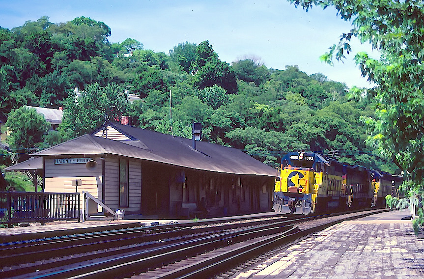 File Chessie freight train at B O Harpers Ferry Station.jpg