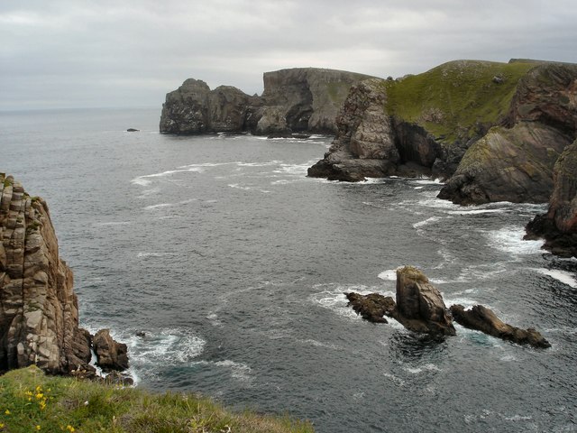 File:Cliffs of Toraig - geograph.org.uk - 673969.jpg