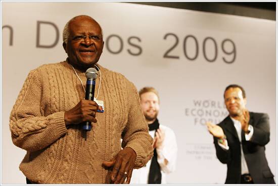 Desmond Tutu al [[Forum economico mondiale