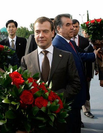 File:Dmitry Medvedev in Uzbekistan 10 June 2010-7.jpeg