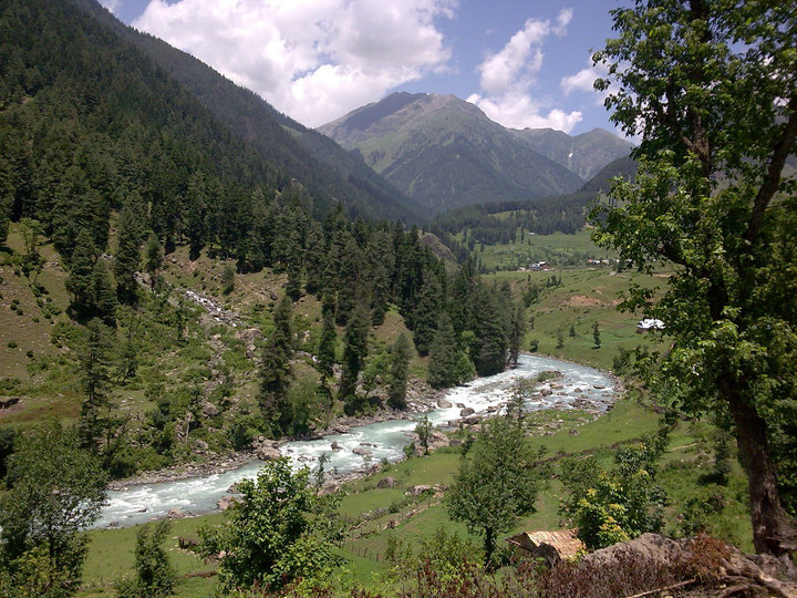 File:Entrance to Aru Village.jpg