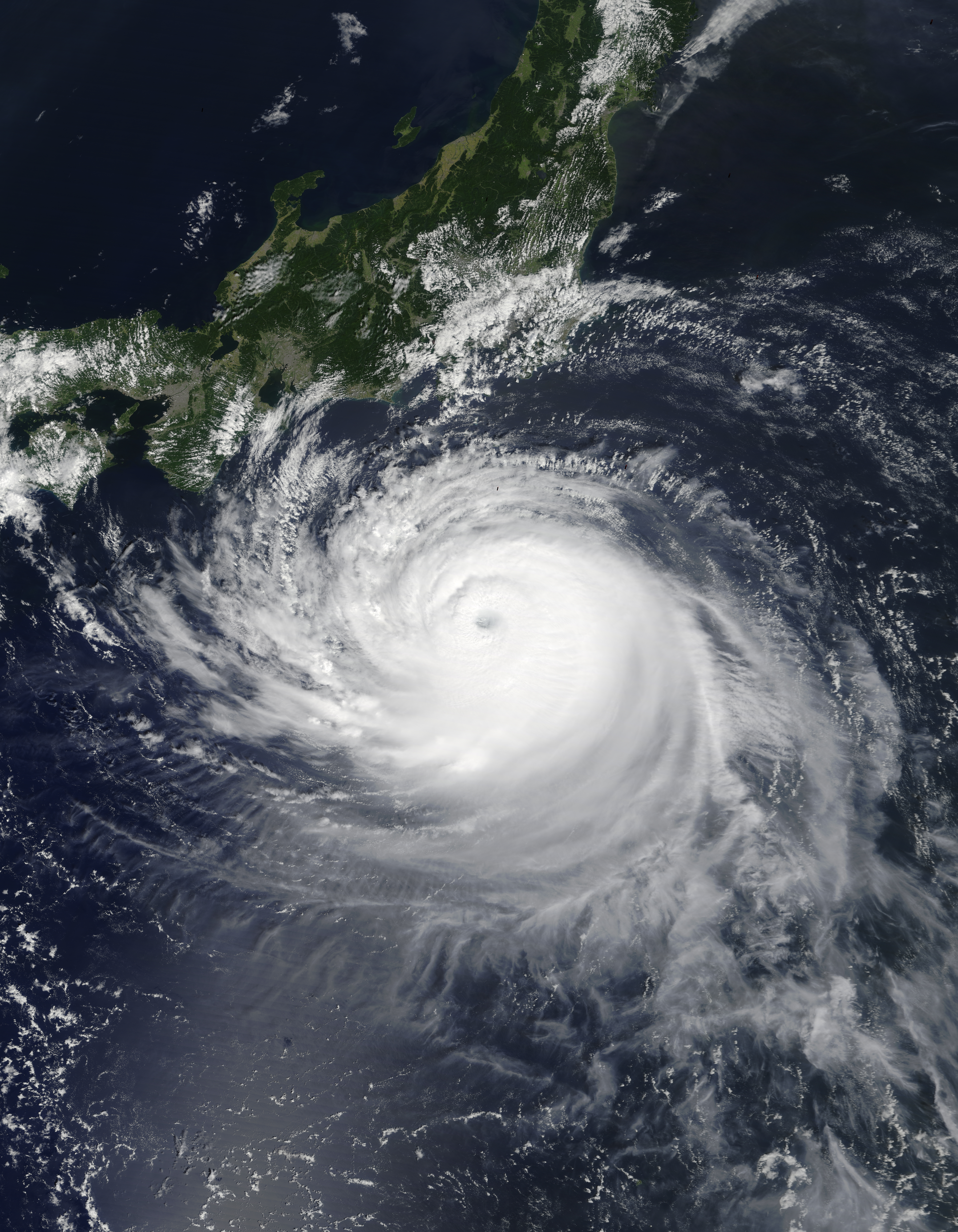 Тайфун сила. Typhoon Mindulle.. Гигантский Тайфун. Как выглядит Тайфун. Водный Тайфун.