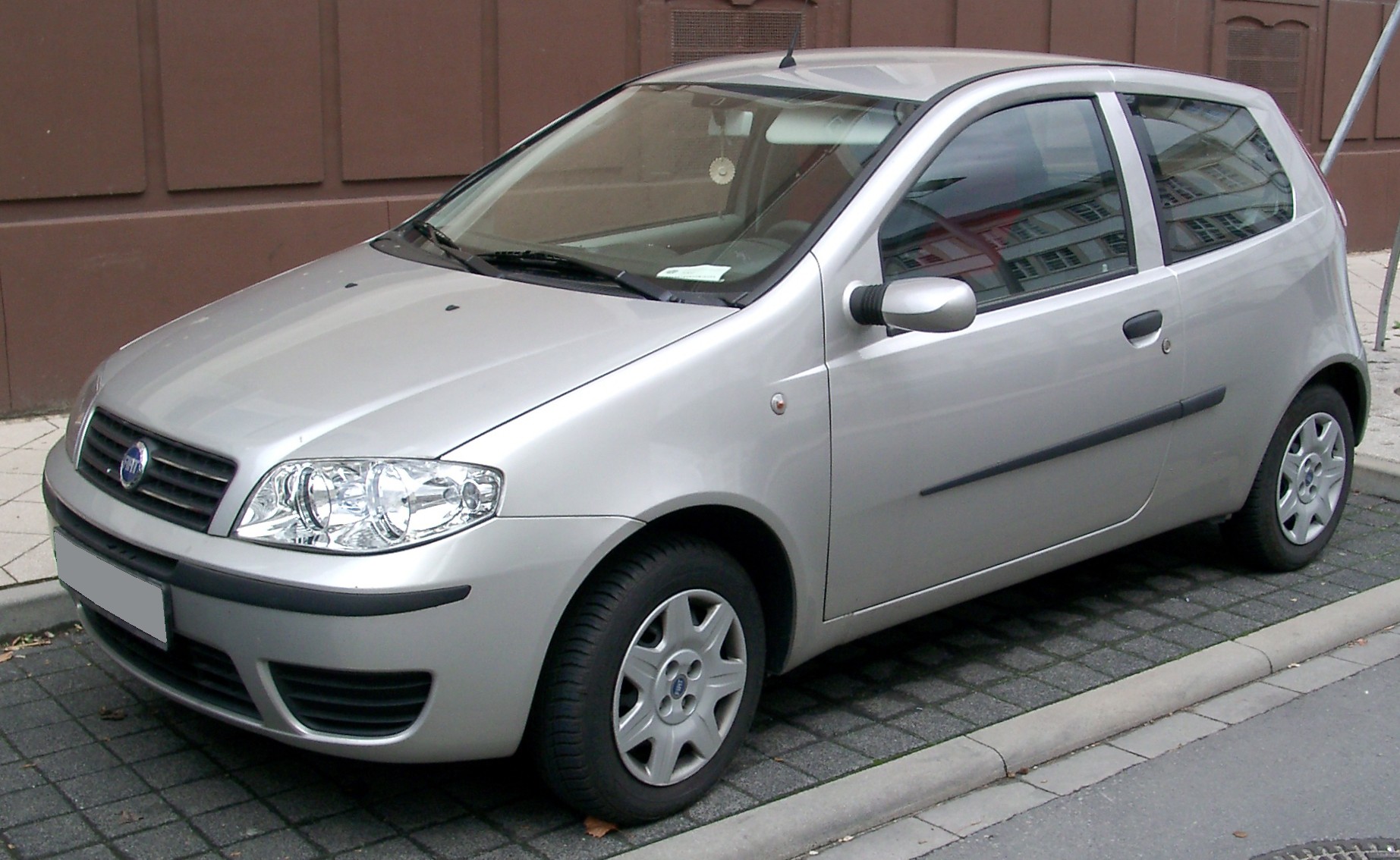 File:Fiat Punto front 20080301.jpg - Wikimedia Commons