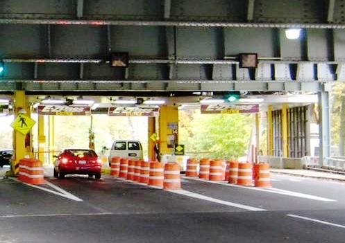 File:Henry Hudson Bridge Toll Plaza (13992498923).jpg