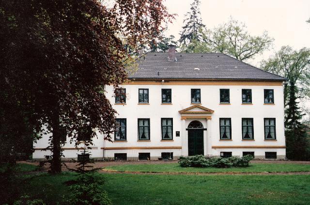 File:Herrenhaus Krummbek.jpg