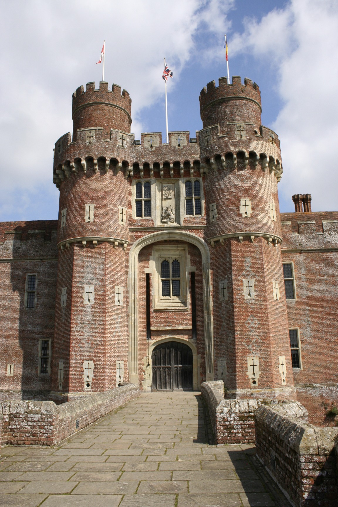 Castle summer. Замок херстмонсо.