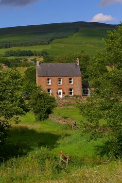 File:House on Village Green - geograph.org.uk - 233445.jpg