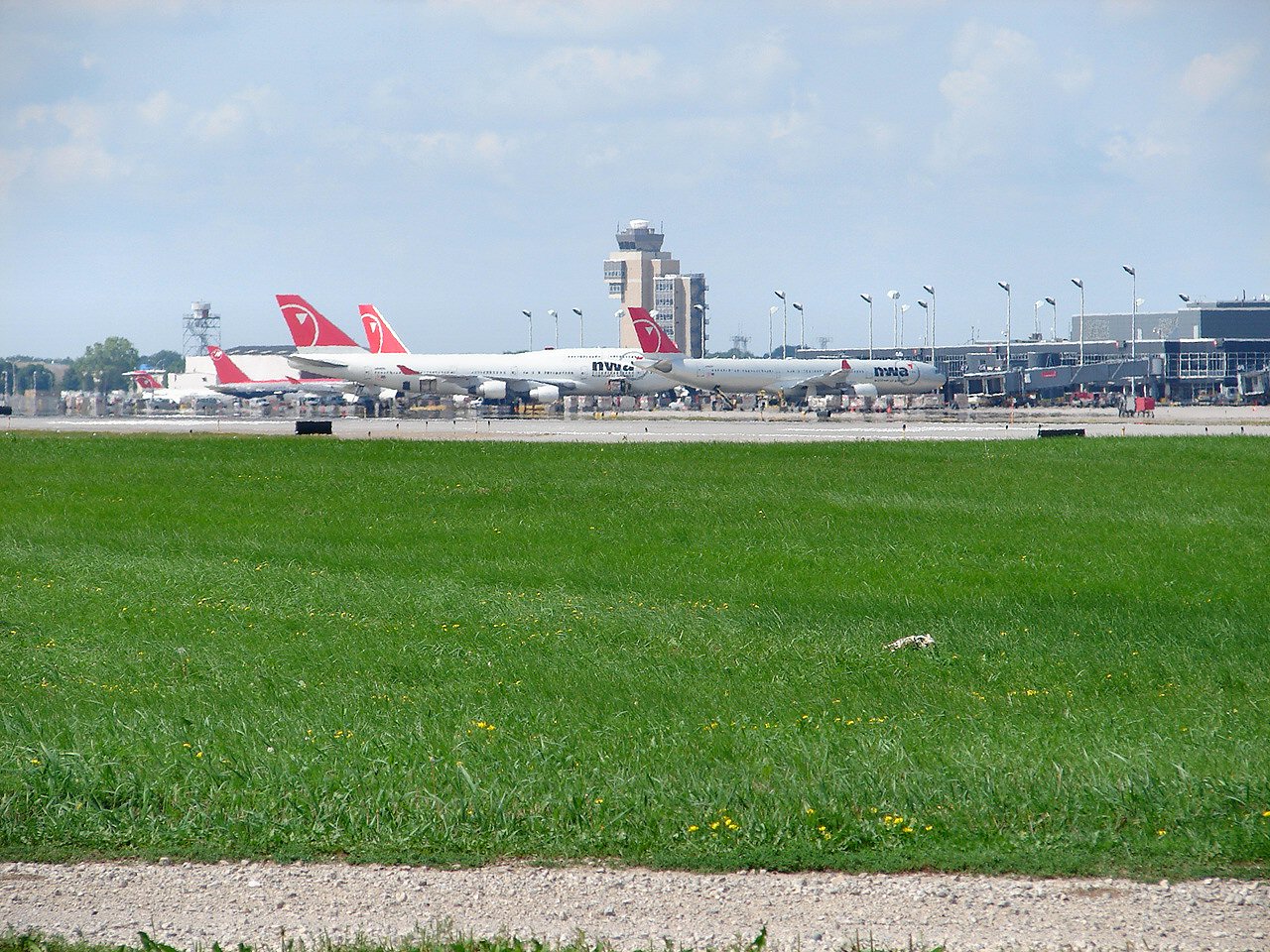 Minneapolis-Saint Paul International Airport (423656489).jpg