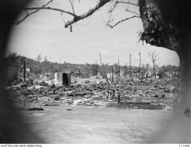 Fil:Miri Town, Allied Bombardment (AWM 111440).JPG