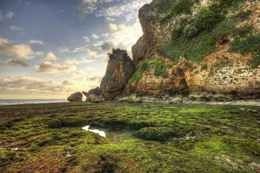 File:Ngobaran beach gunung kidul 7762200868.jpg 