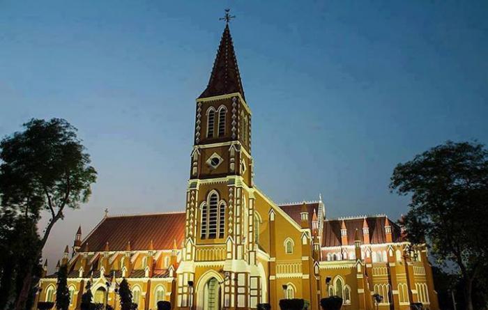 File:Night view of St. Mary's Cathedral & Bishop's House Multan.jpg