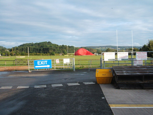 File:Notices for drivers leaving Bakewell Livestock Market - geograph.org.uk - 1456812.jpg