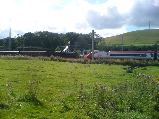 File:Old meets new on the main railway line - geograph.org.uk - 523172.jpg