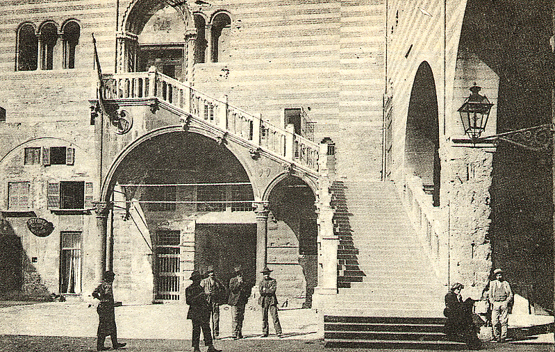 File:PalazzoRagioneVR-old.jpg