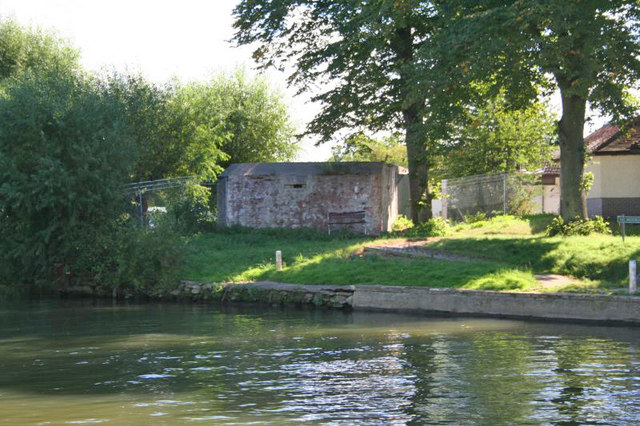 File:Pillbox by the pool - geograph.org.uk - 938128.jpg
