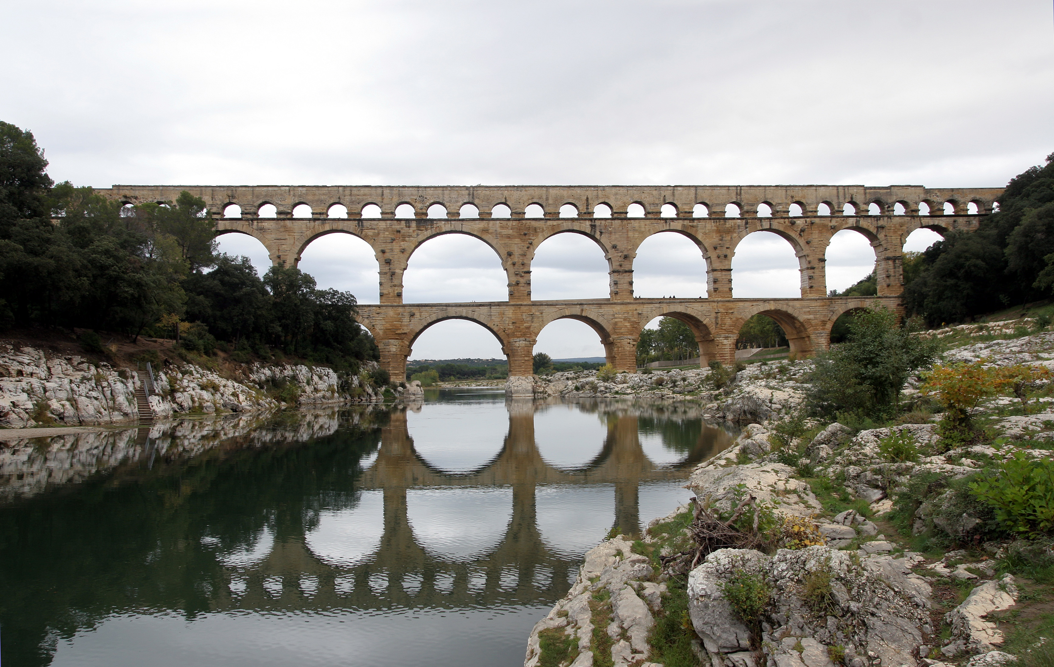 Древнейший в риме мост. Акведуки в древнем Риме. Акведук Пон-дю-гар. Пон-дю-гар Римский акведук. Акведук Римский водопровод.