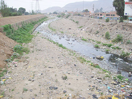 File:Río Chillón alt urb La Ensenada Puente Piedra.jpg