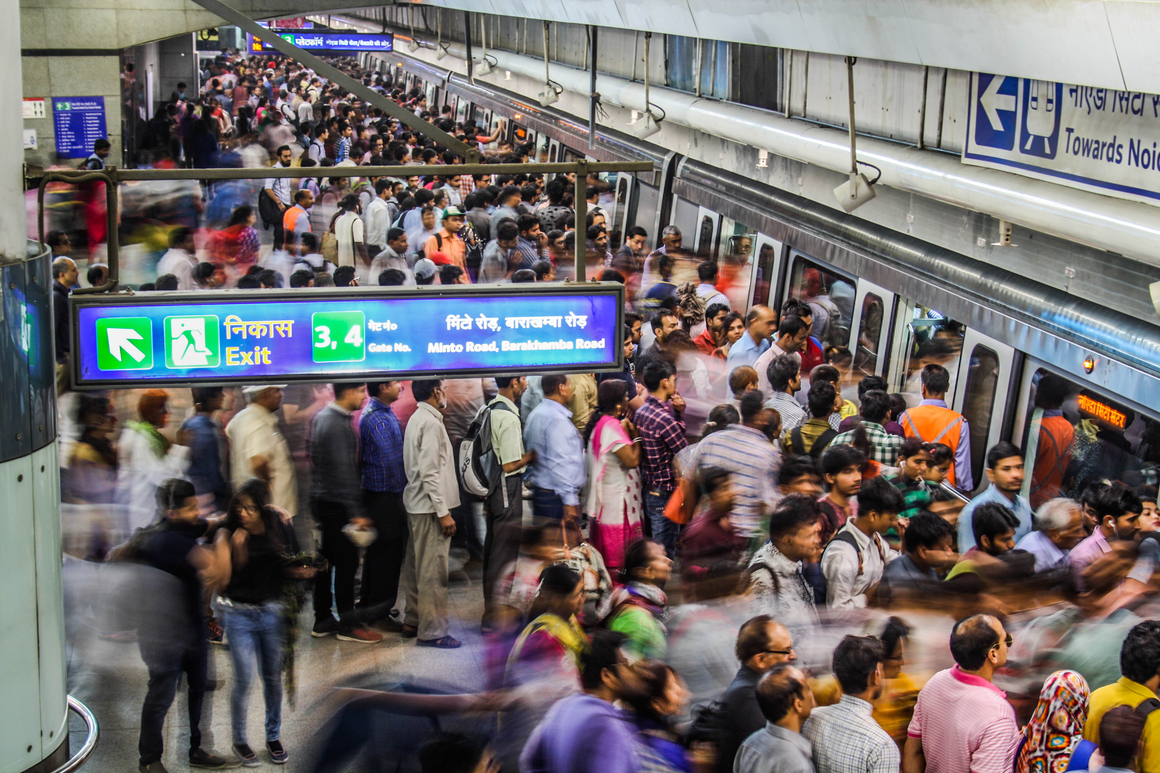 File:Rajiv chowk metro station 01.jpg - Wikimedia Commons