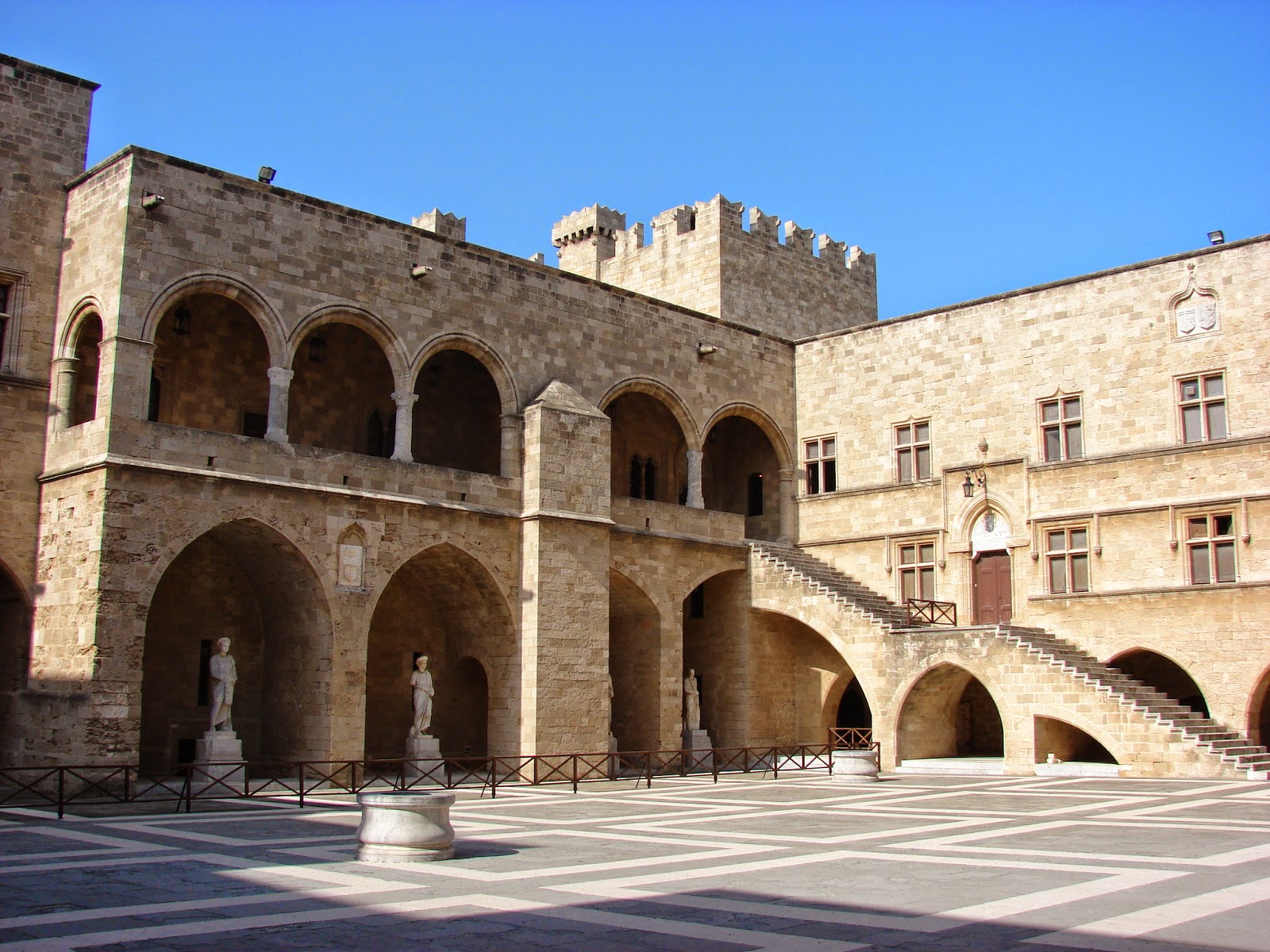 File:Palace of the Grand Masters, Rhodes.jpg - Wikimedia Commons