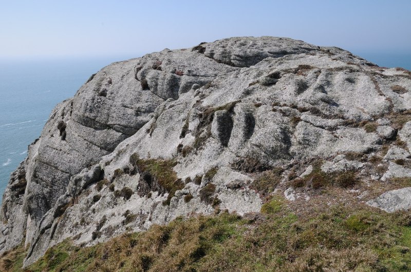 File:Rocky headland - geograph.org.uk - 4428679.jpg