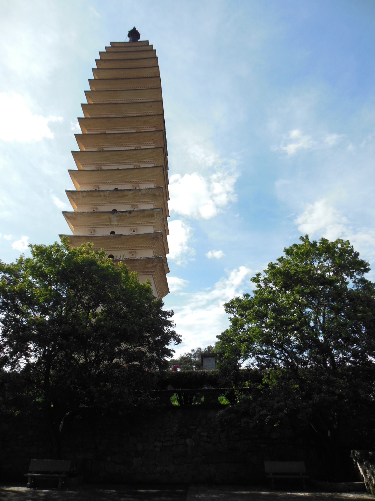 Stand sky. The three Pagodas of the Chongsheng Temple.