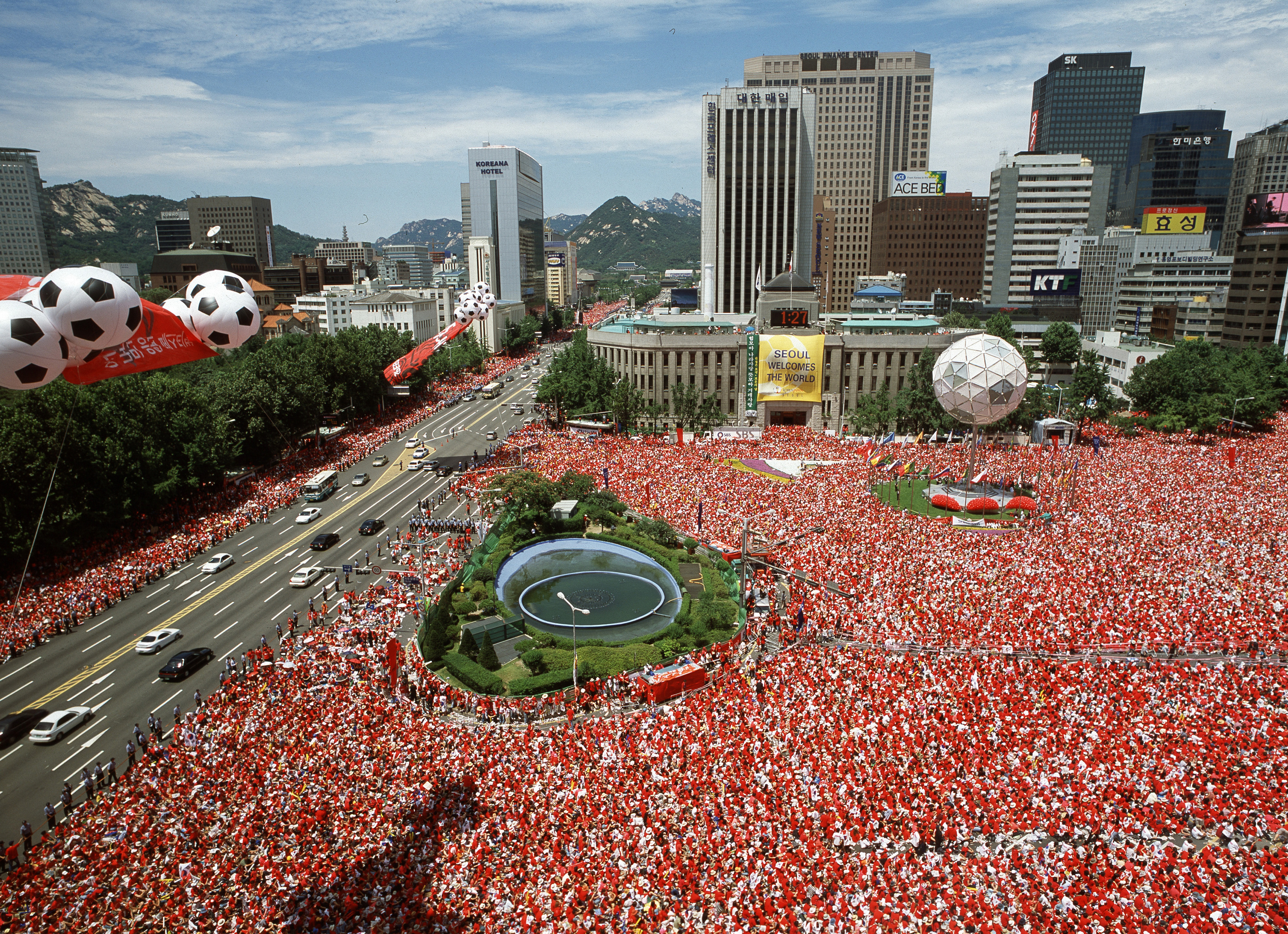 File:Seoul Plaza 2002 FIFA World Cup.jpg - Wikimedia Commons