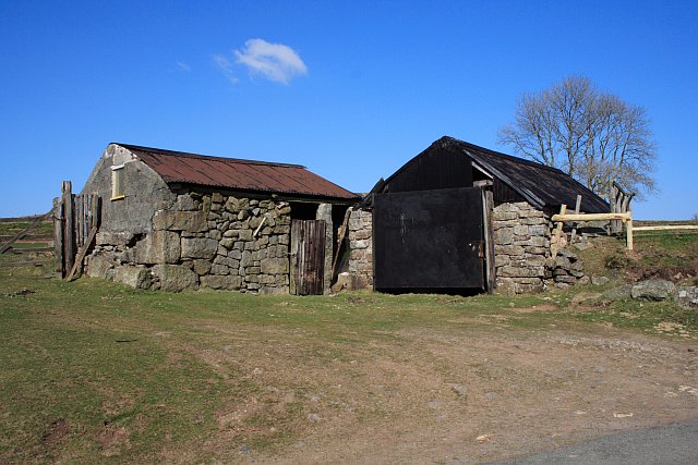 File:Sheds on the Moorland Edge - geograph.org.uk - 139918.jpg