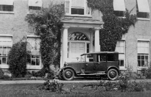 Shortmead House in 1939 at the time it was owned by Mrs Eva Ewbank-Morris Shortmead House-front-1939.jpg