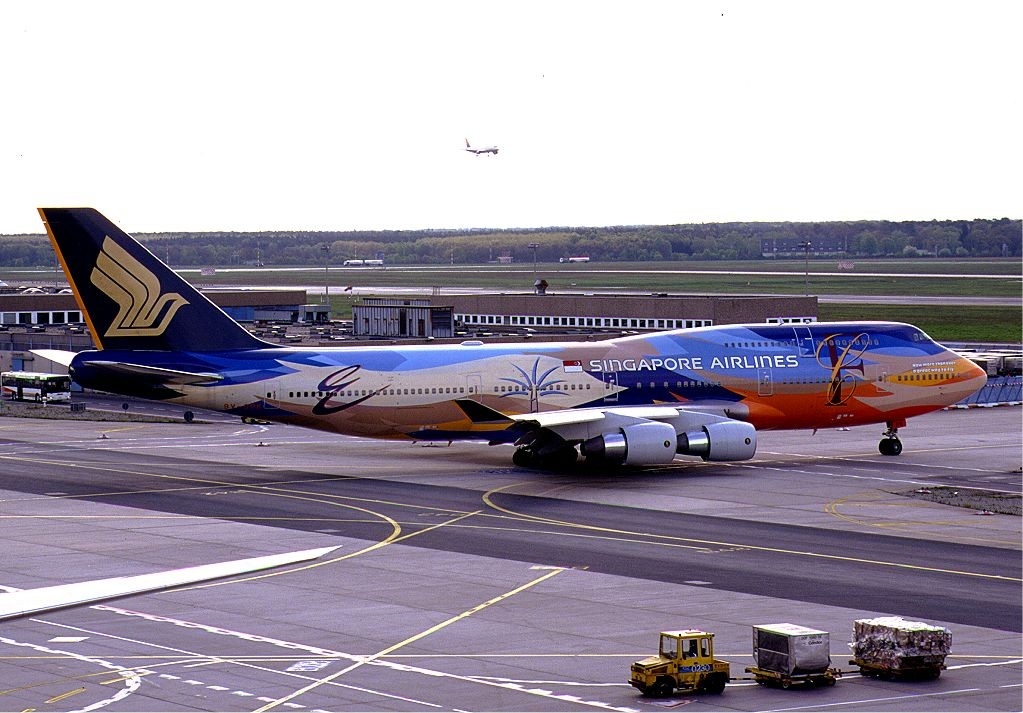 《希少》シンガポール航空 B747-400「Megatop」