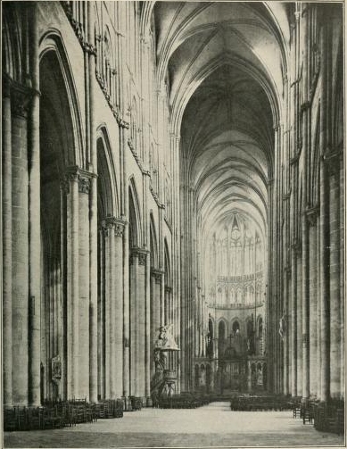 Photo des Monuments historiques. Amiens. — Nef de la cathédrale.