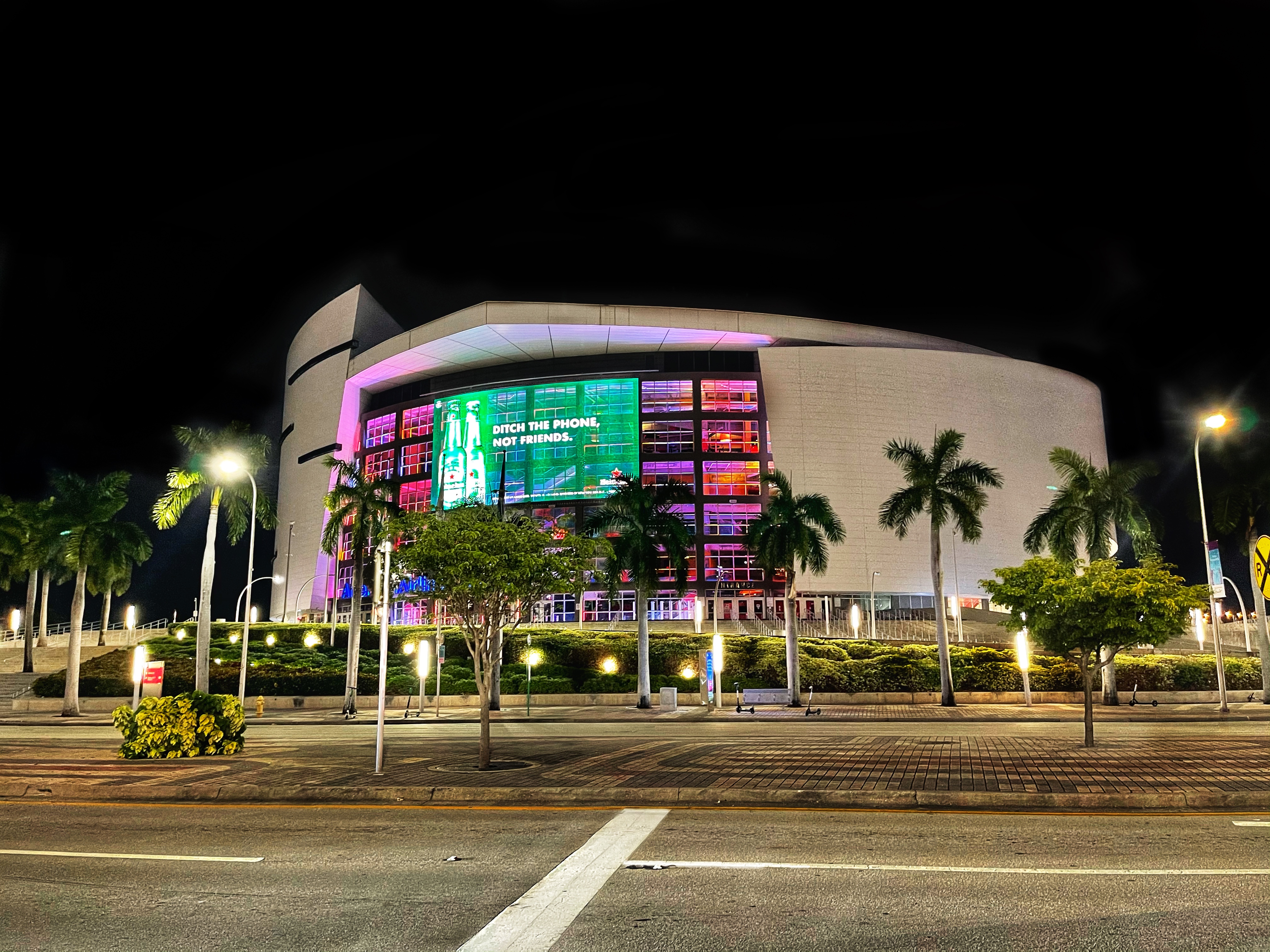 How to get to American Airlines Arena in Miami by Bus, Subway or Train?