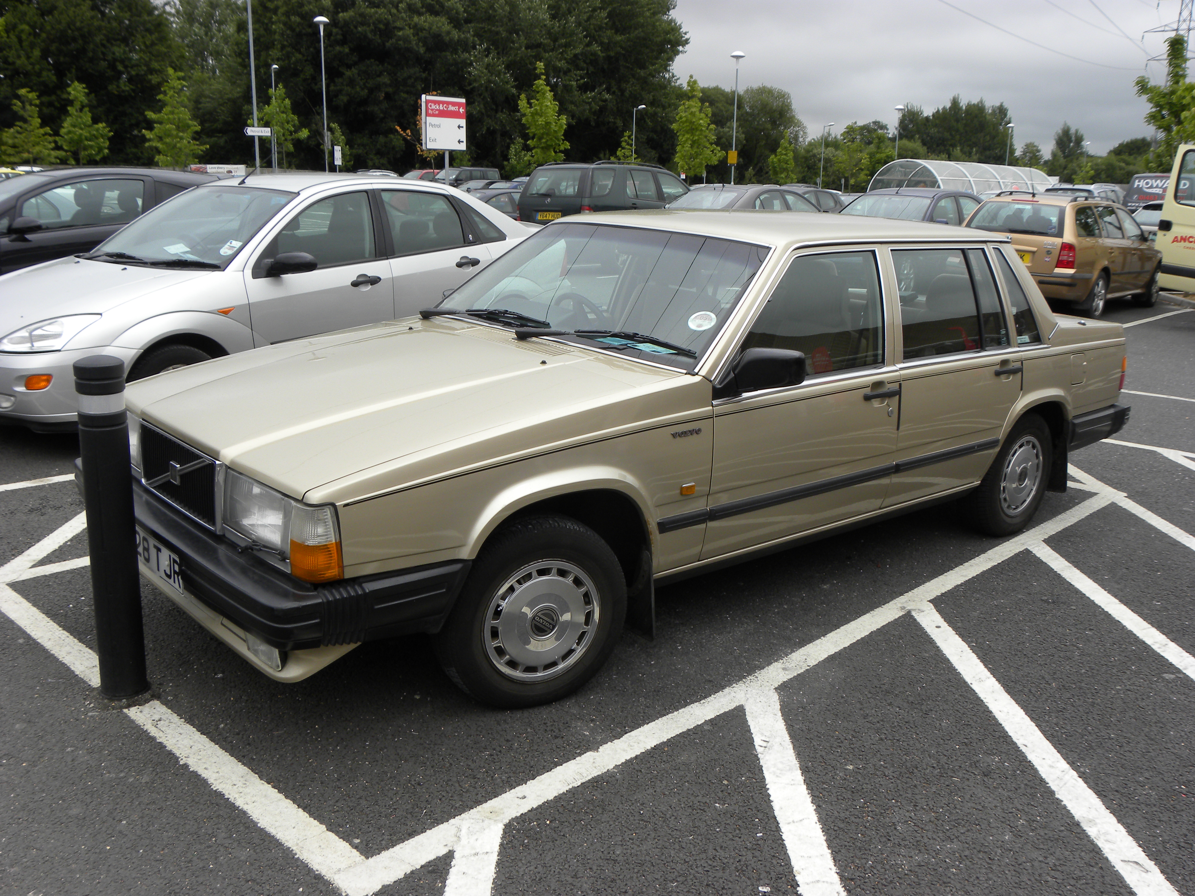 Вольво задний привод. Вольво 740 gl. Volvo 740 серый. Volvo 700. Вольво 960 gl.