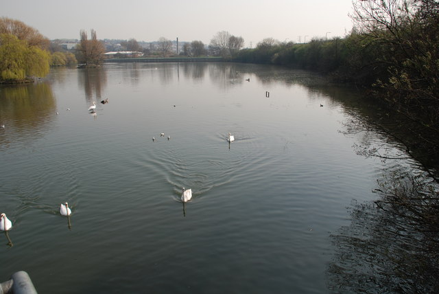 File:Wortley Reservoir - geograph.org.uk - 387329.jpg