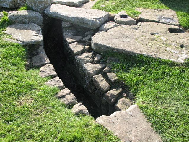 File:Aqueduct at the North Gate, Chesters Fort - geograph.org.uk - 1020860.jpg