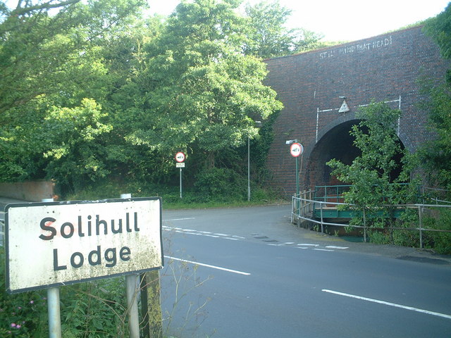 File:Aqueduct in Solihull Lodge - geograph.org.uk - 490684.jpg