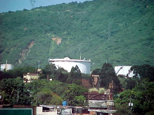 File:Autopista Caracas - La Guaira dicembre 2000 003.jpg